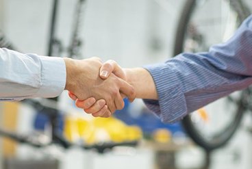 ساخت بسته های خدمات پس از فروش ارزش آفرین: مدل های قرارداد نگهداری، آموزش و تامین قطعات برای تولیدکنندگان